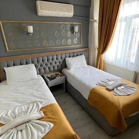 Paris Cafe Restaurant *