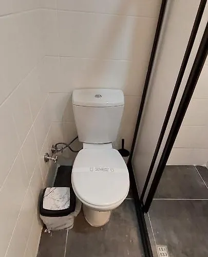 Paris Cafe Restaurant *