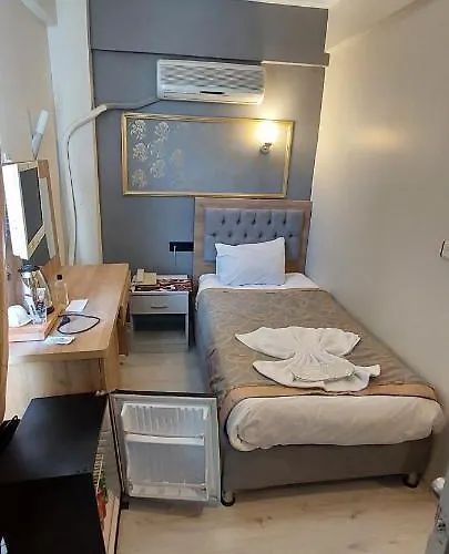 Paris Cafe Restaurant Hotell