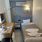 Paris Cafe Restaurant 이스탄불