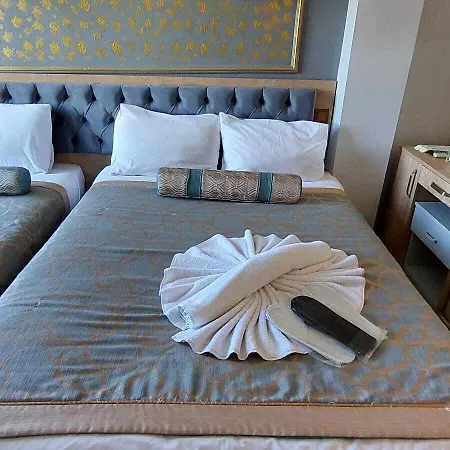 Paris Cafe Restaurant *