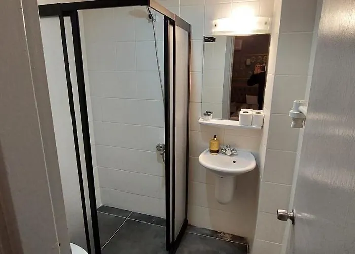 Paris Cafe Restaurant 호텔