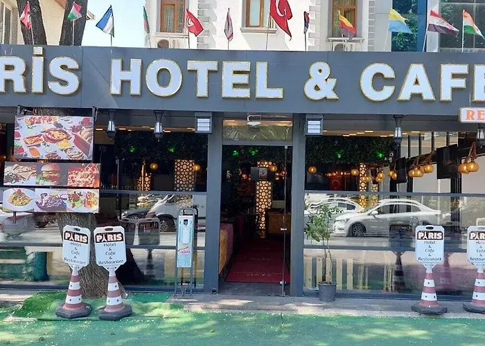 Paris Cafe Restaurant 호텔