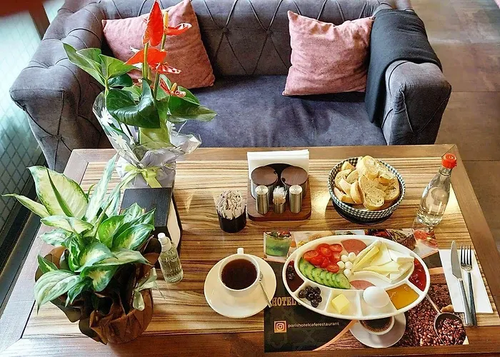 호텔 Paris Cafe Restaurant