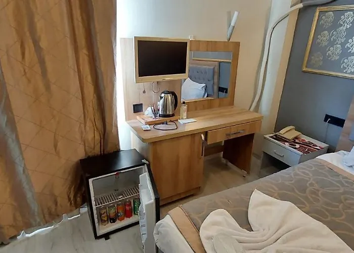 Paris Cafe Restaurant