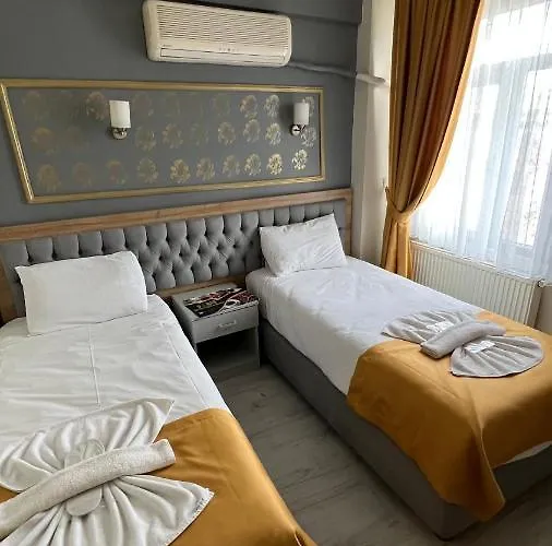 Paris Cafe Restaurant *