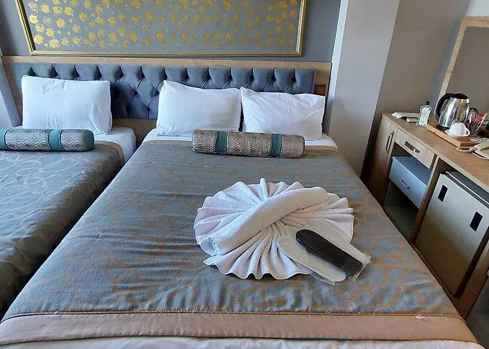 Paris Cafe Restaurant *