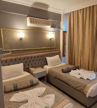 Paris Cafe Restaurant Hotell *