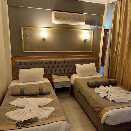 Paris Cafe Restaurant Hotell *
