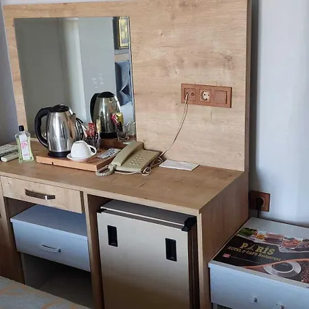 Paris Cafe Restaurant Hotel *